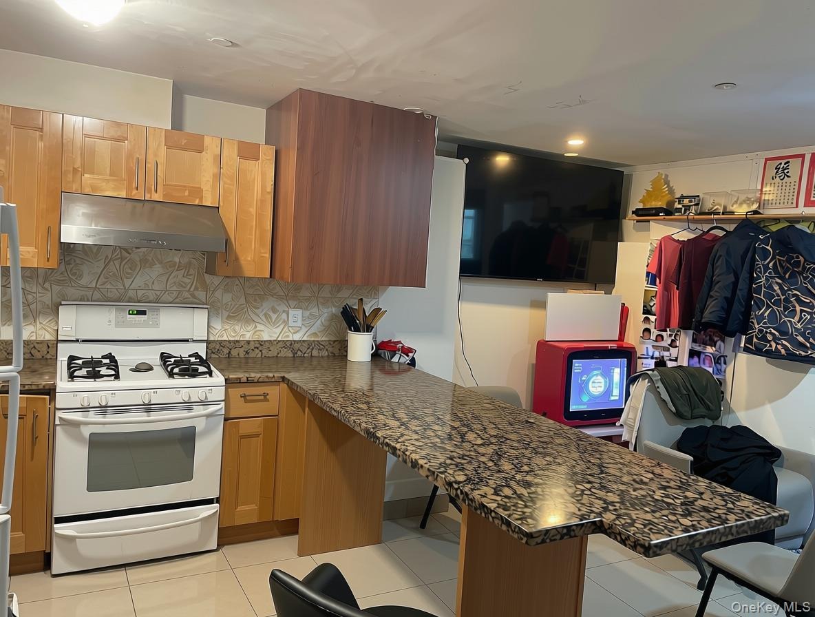 38th Ave, Corona, NY 11368