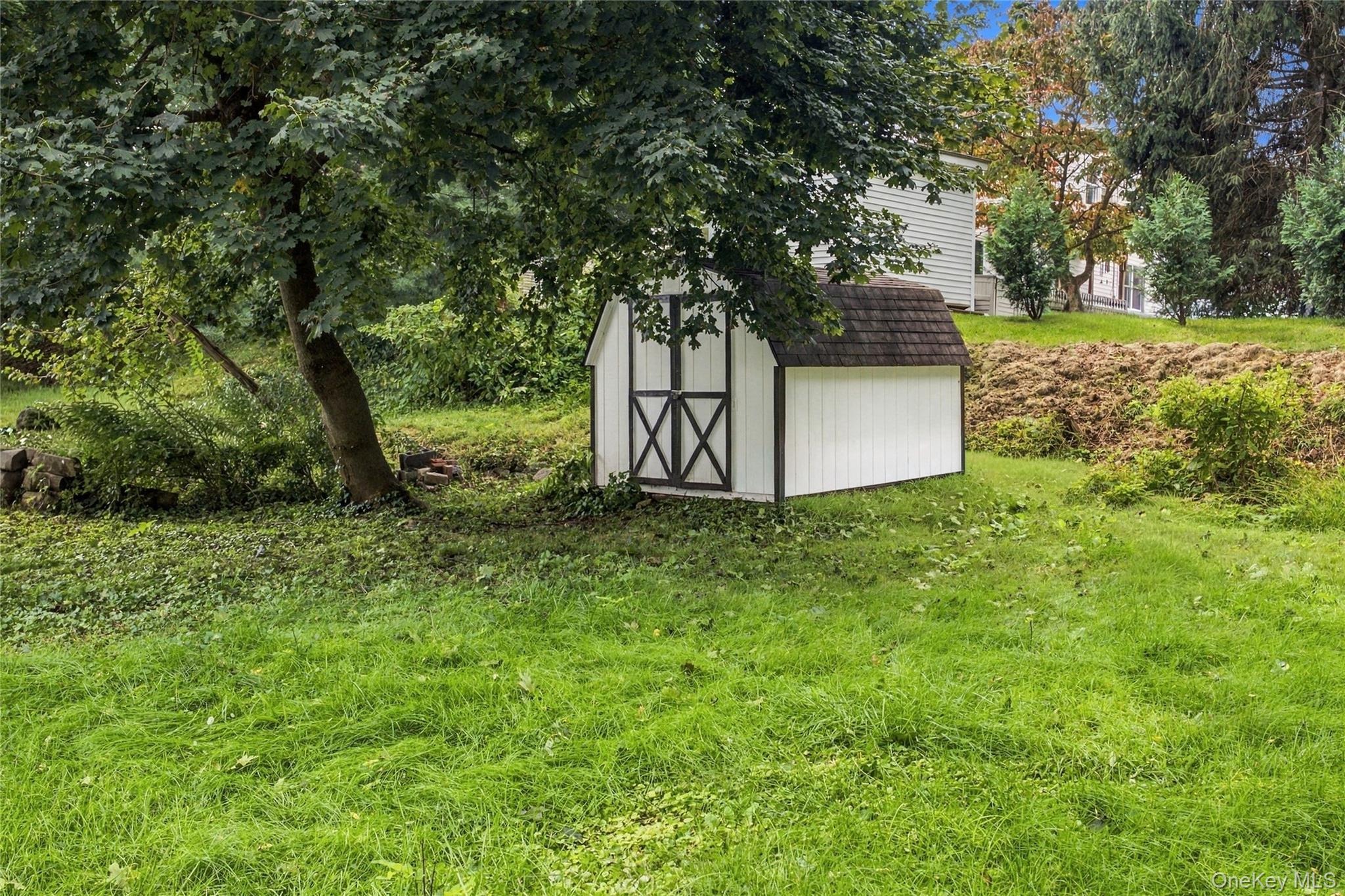 Hilltop Dr, New Windsor, NY 12553