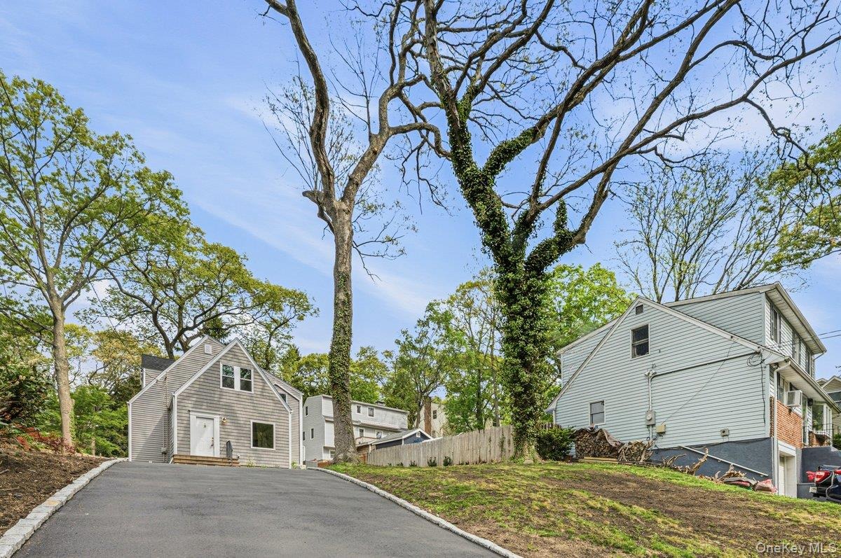Harby Dr, Huntington, NY 11743 #1