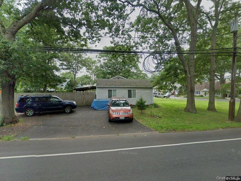 Dix Hills Rd, Huntington, NY 11743