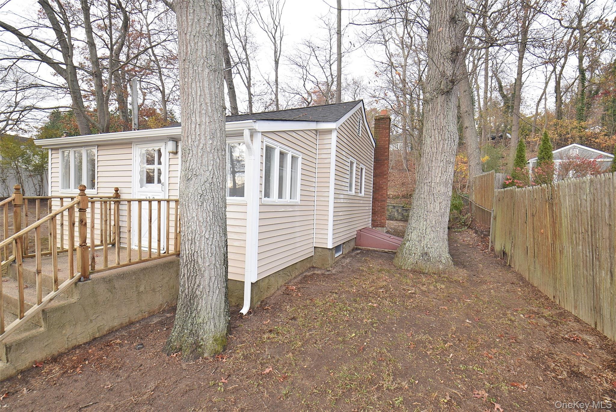 Locust Dr, Rocky Point, NY 11778