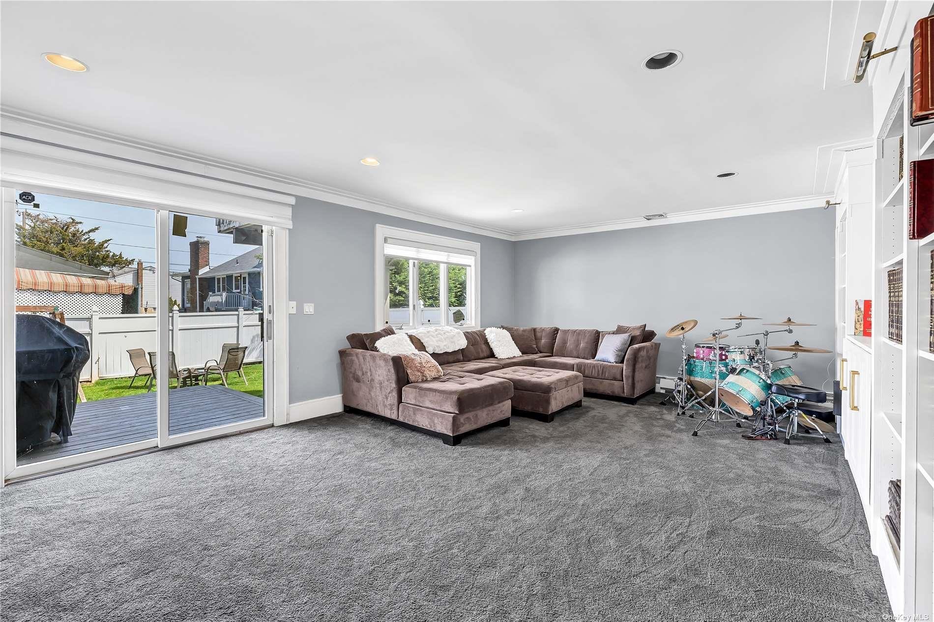 Howard Ave, Woodmere, NY 11598