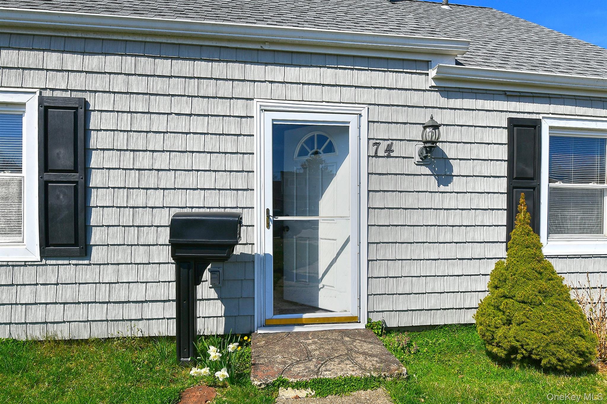 Rope Ln, Levittown, NY 11756