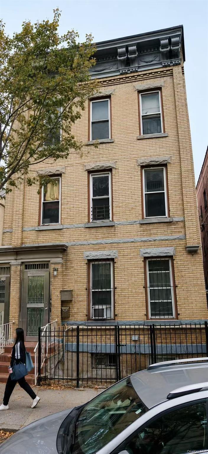 Justice Ave, Elmhurst, NY 11373