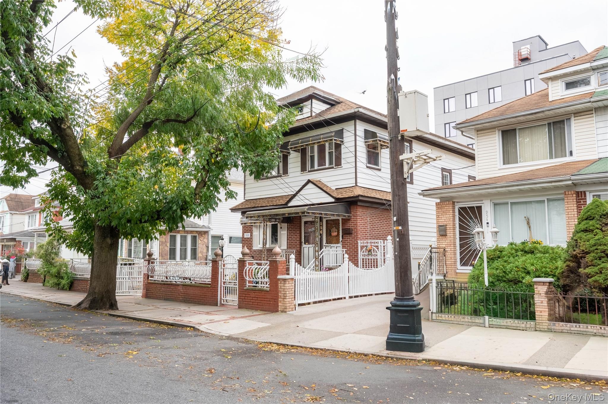 37th St, Brooklyn, NY 11210