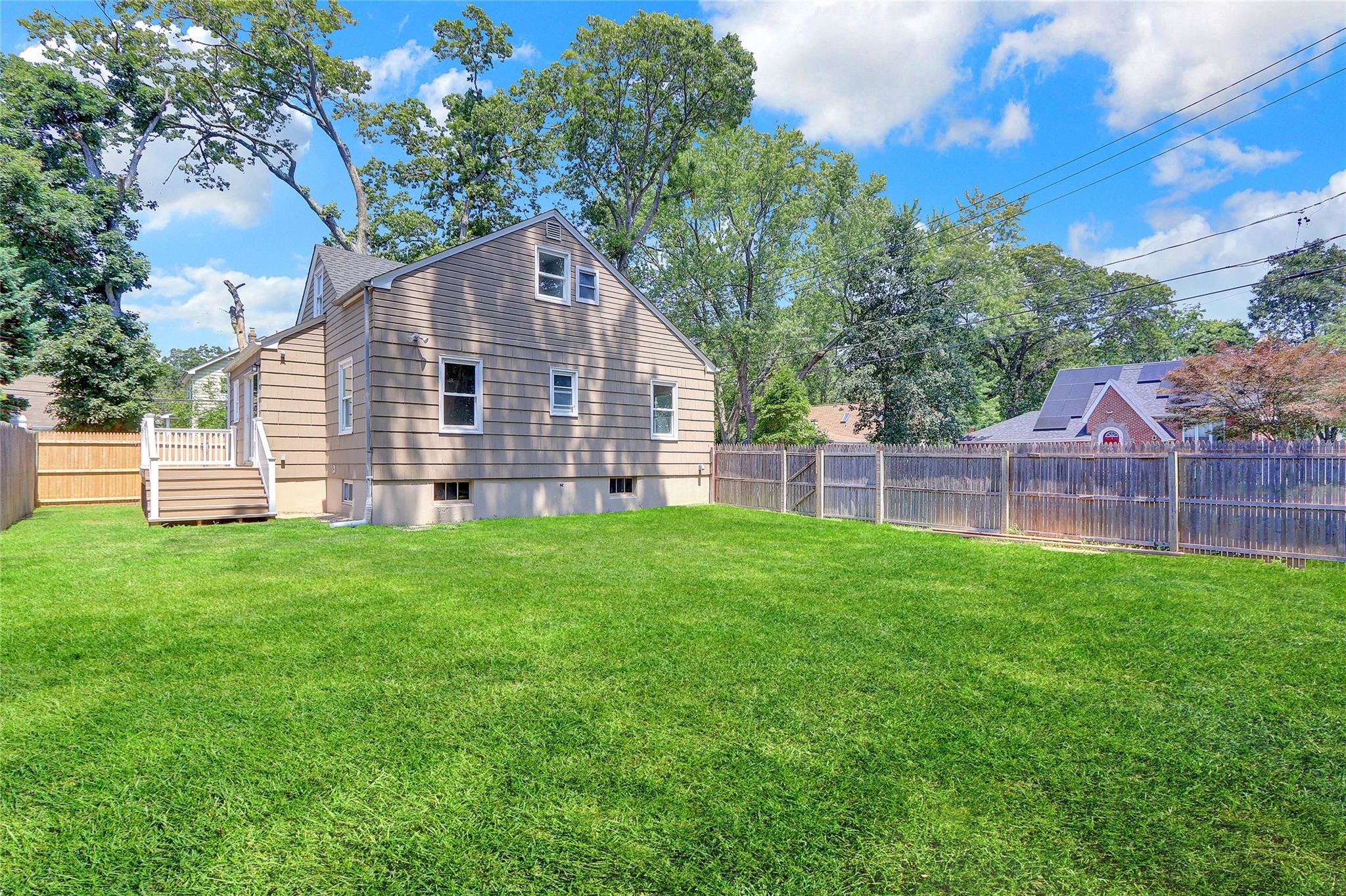 Whitman Ave, Islip, NY 11751