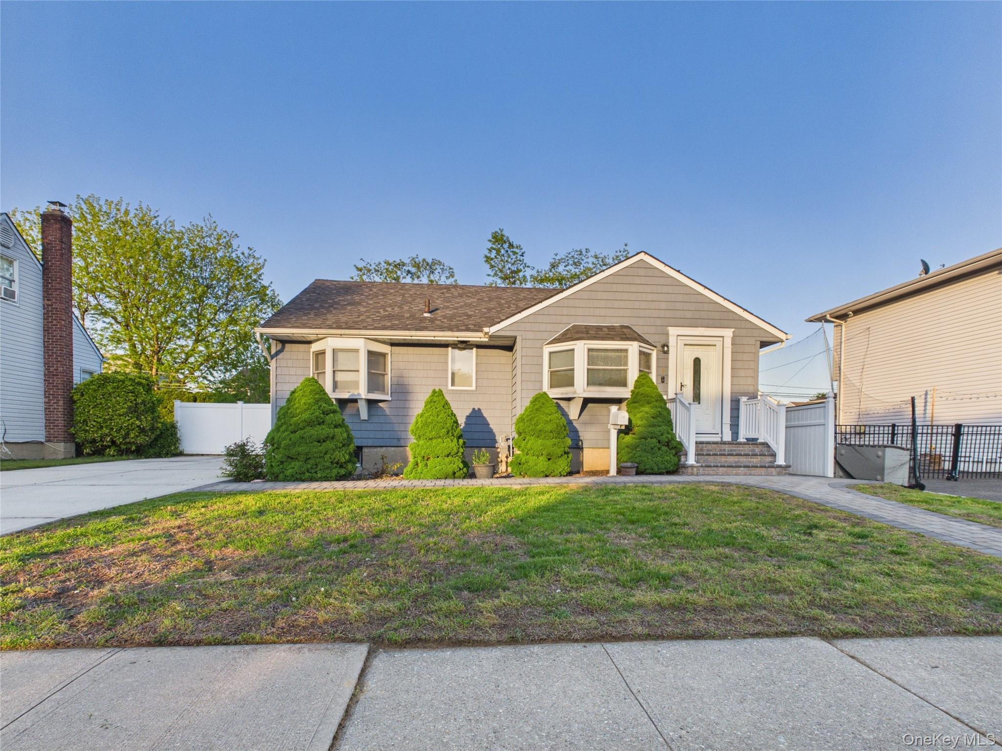 Ferndale Dr, Hicksville, NY 11801 #1