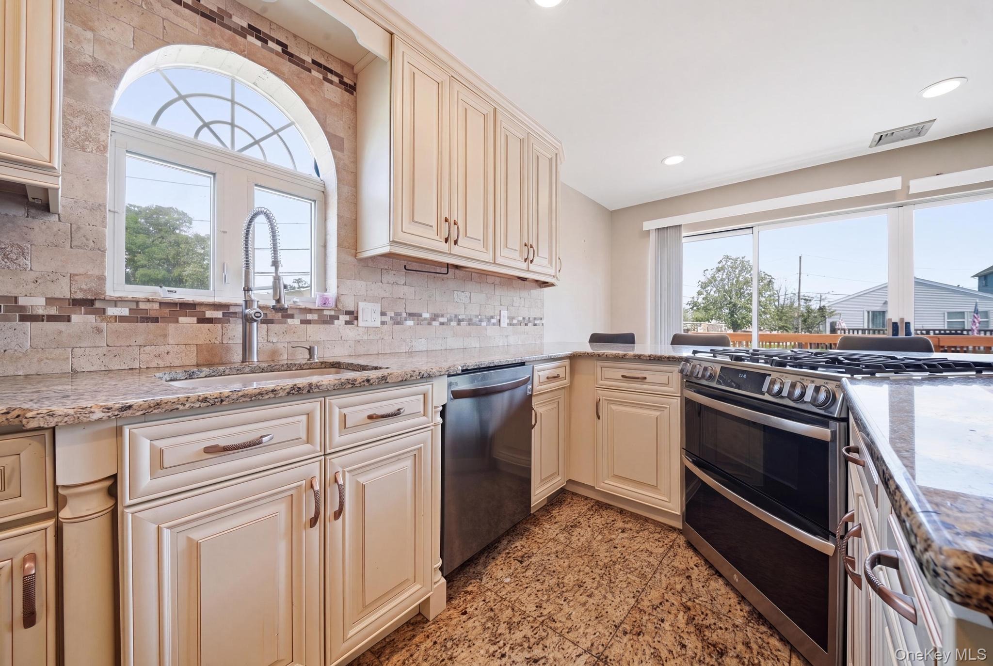 Marjorie Ln, East Rockaway, NY 11518