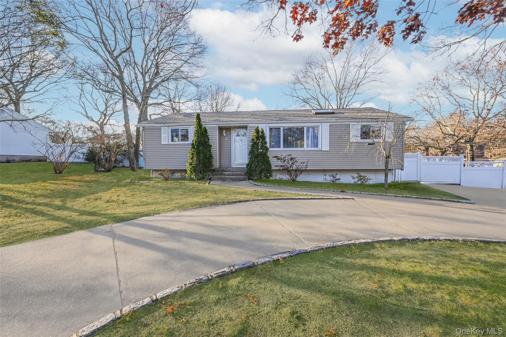 Horseblock Rd, Centereach, NY 11720
