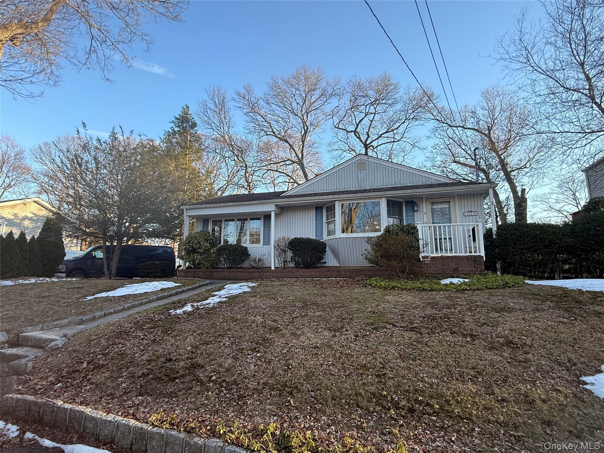 Dee Pl, Huntington Station, NY 11746