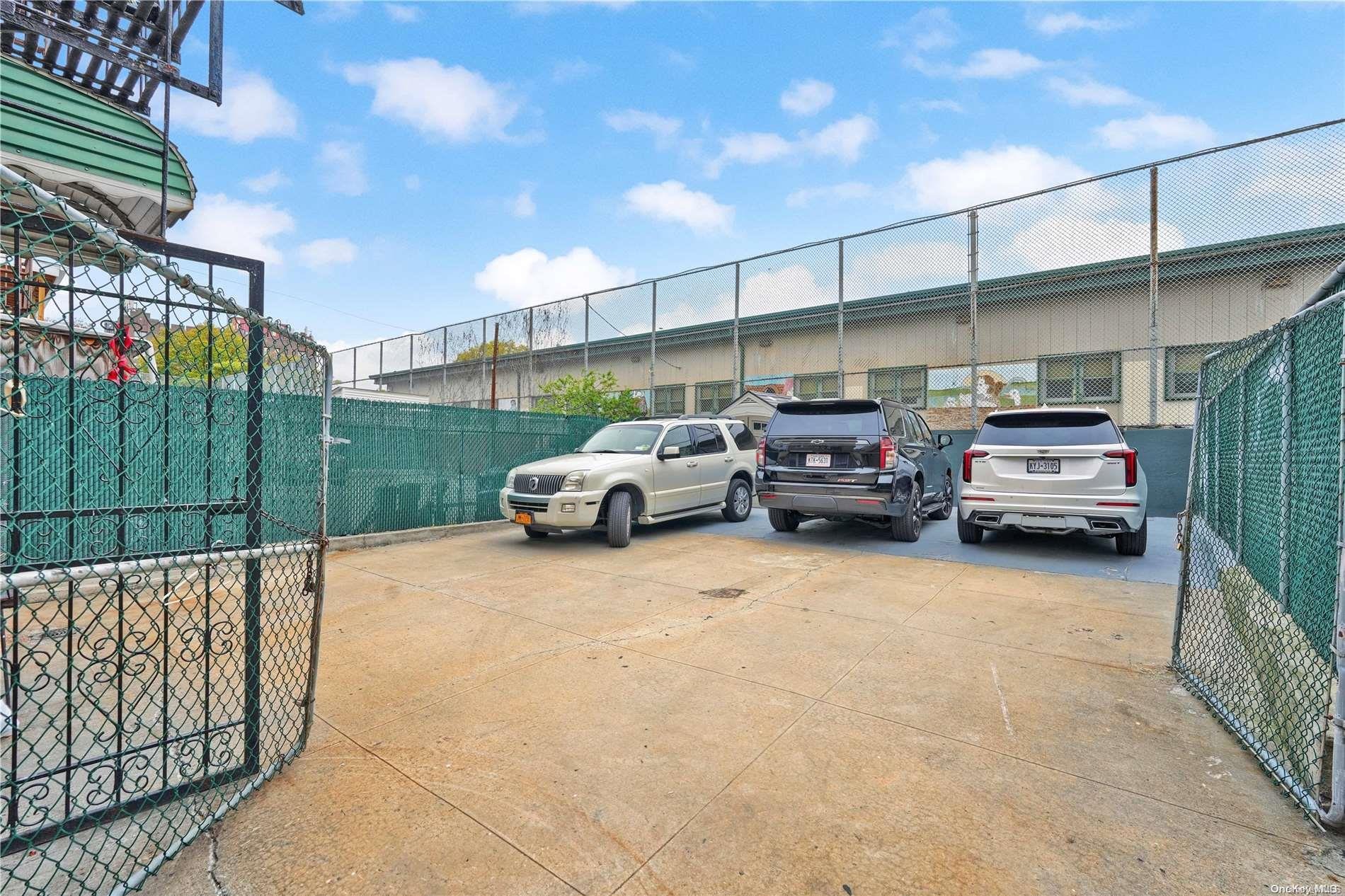 Stratford Ave, Bronx, NY 10472 #1