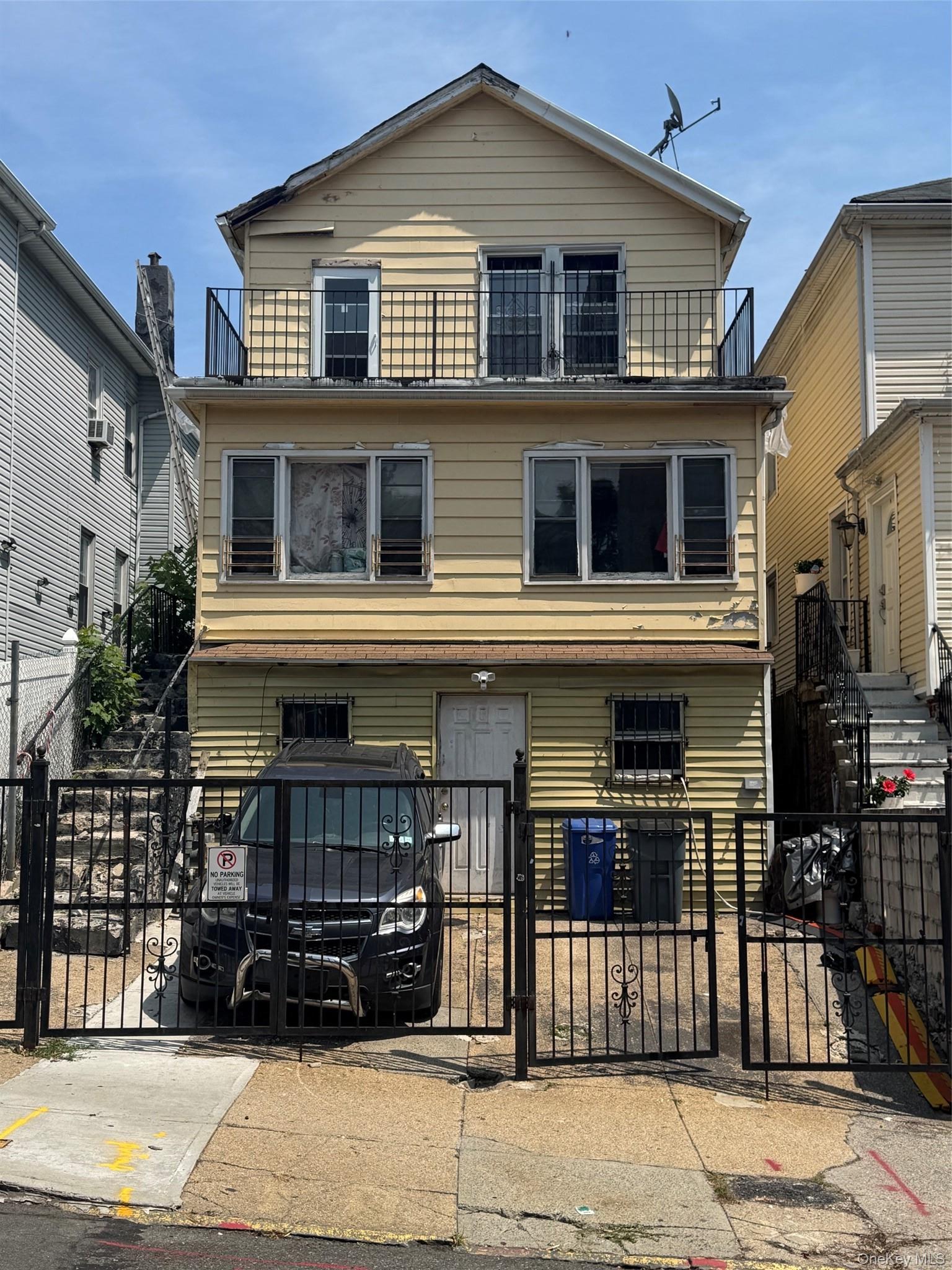 Hennessy Pl, Bronx, NY 10453 #1