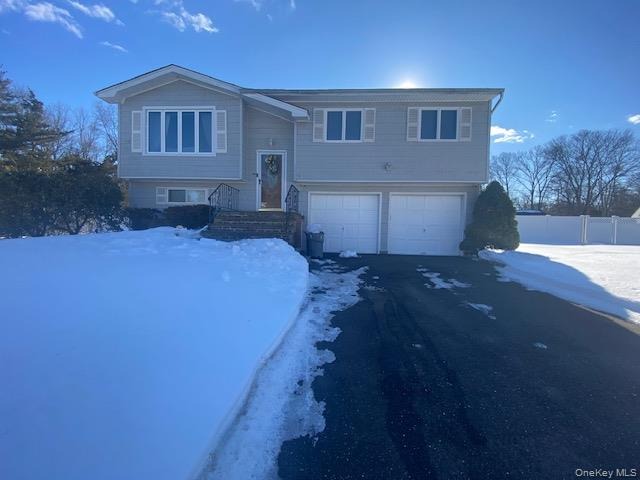 Autumn Dr, Hauppauge, NY 11788