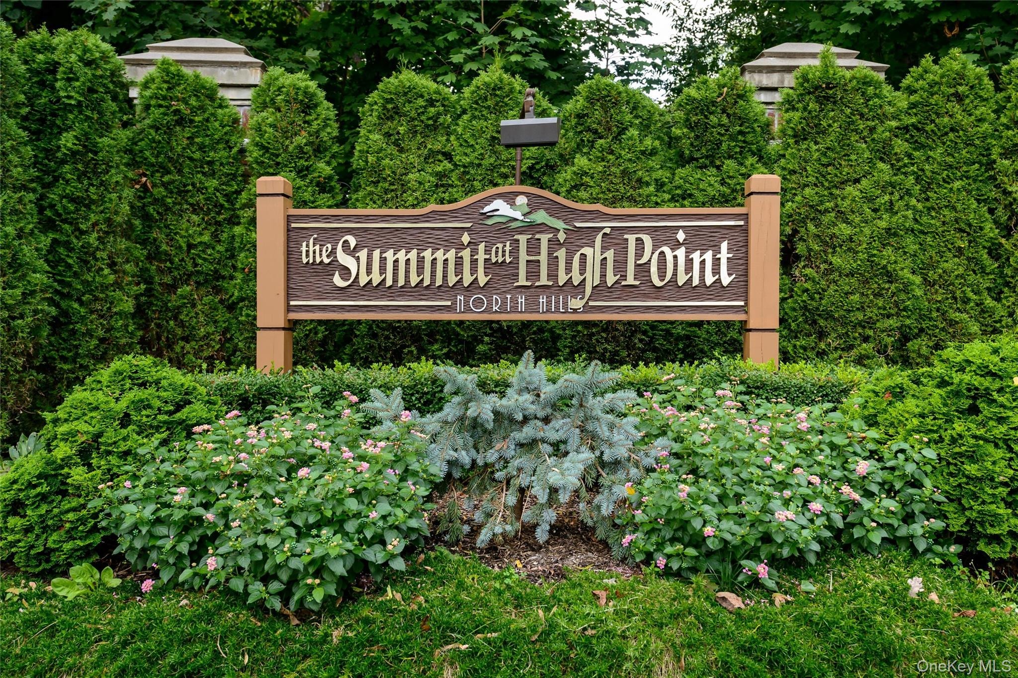 Pony Cir, Roslyn Heights, NY 11577 #1