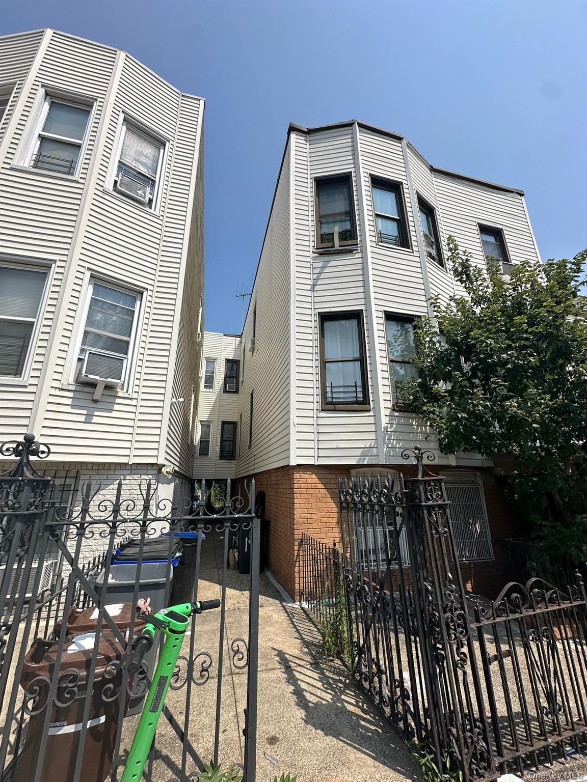 Barnes Ave, Bronx, NY 10462