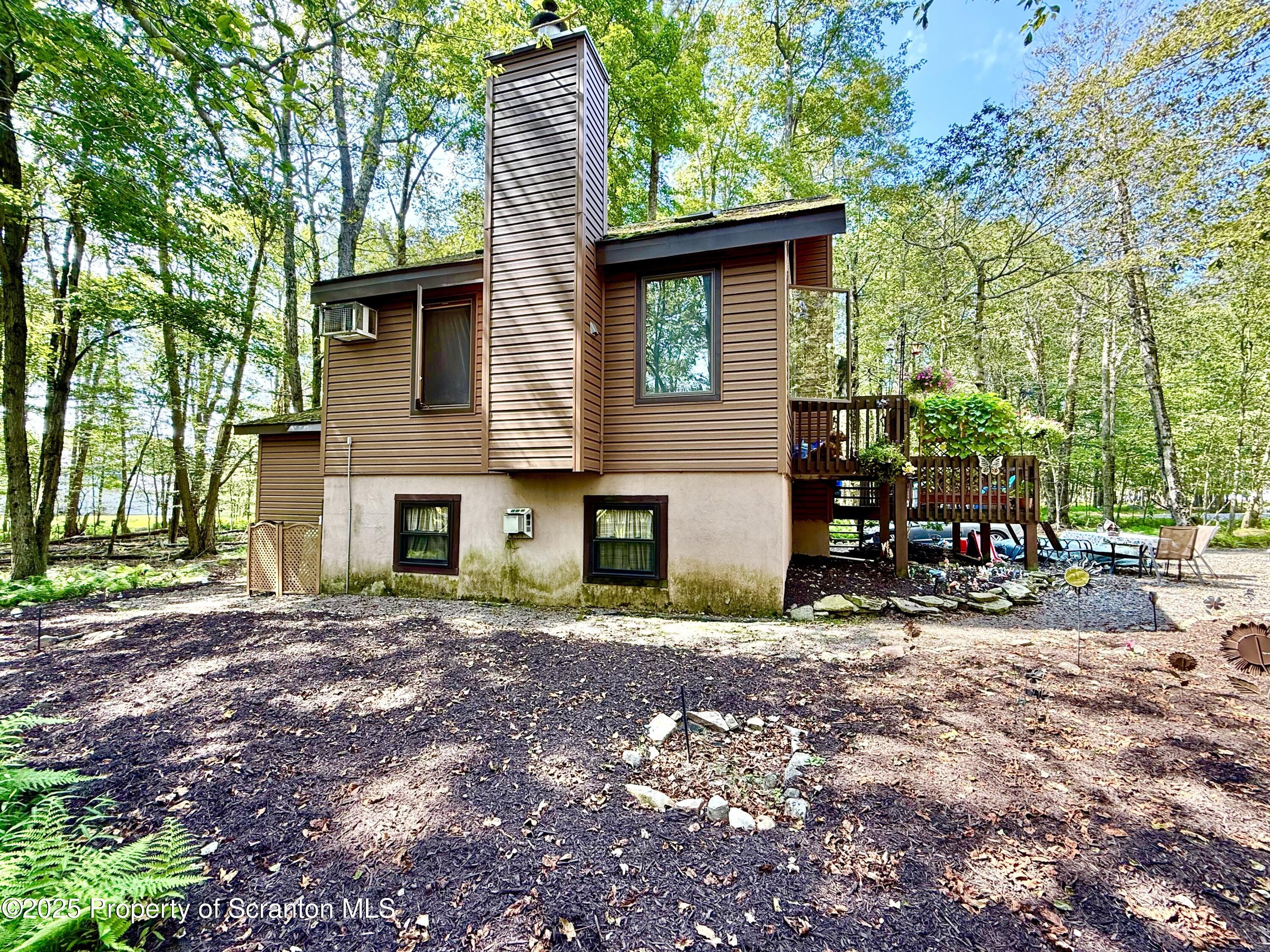 Leah Ln, Gouldsboro, PA 18424