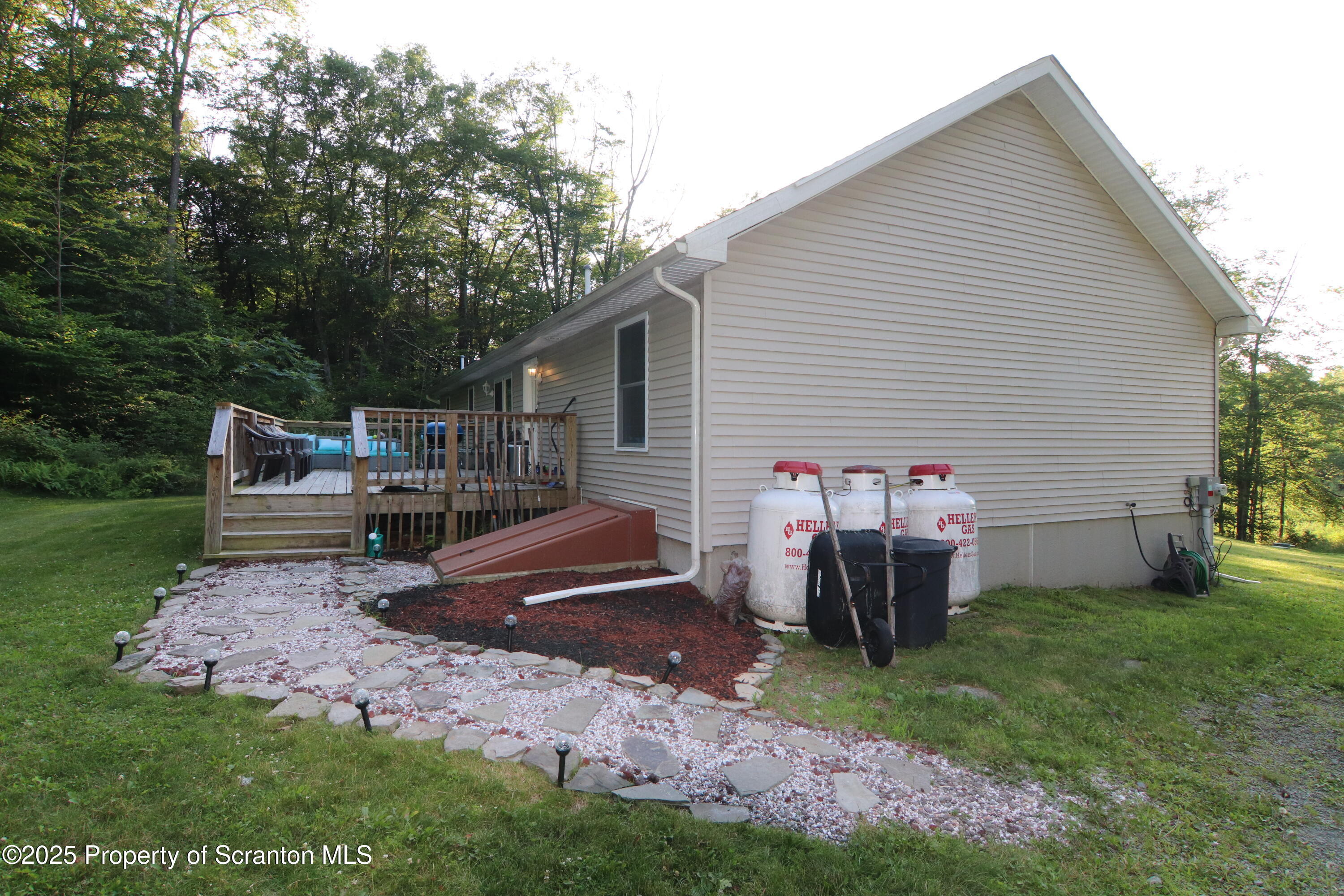 Victory Ln, Dalton, PA 18414