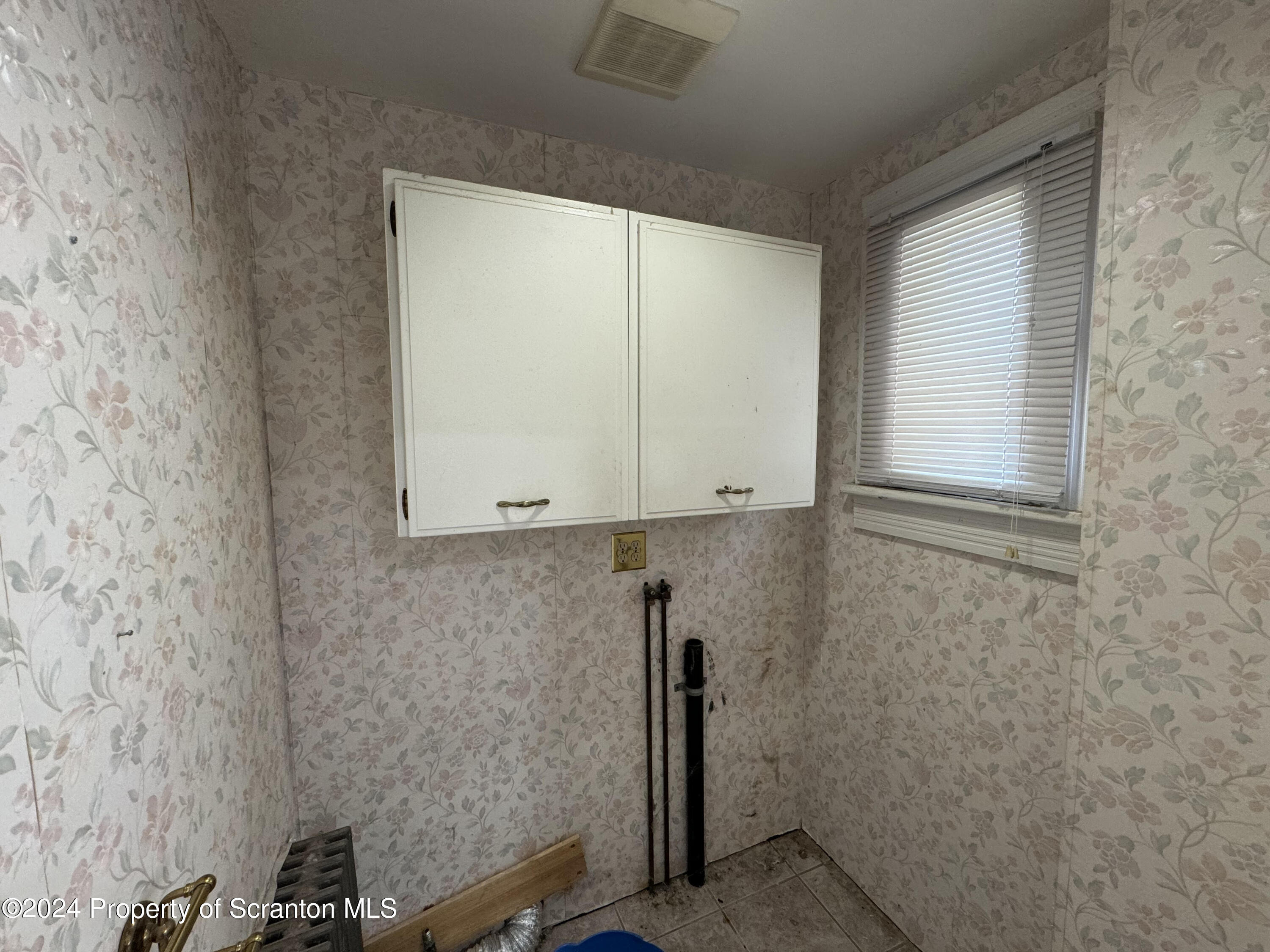 Lincoln Ave, Scranton, PA 18504