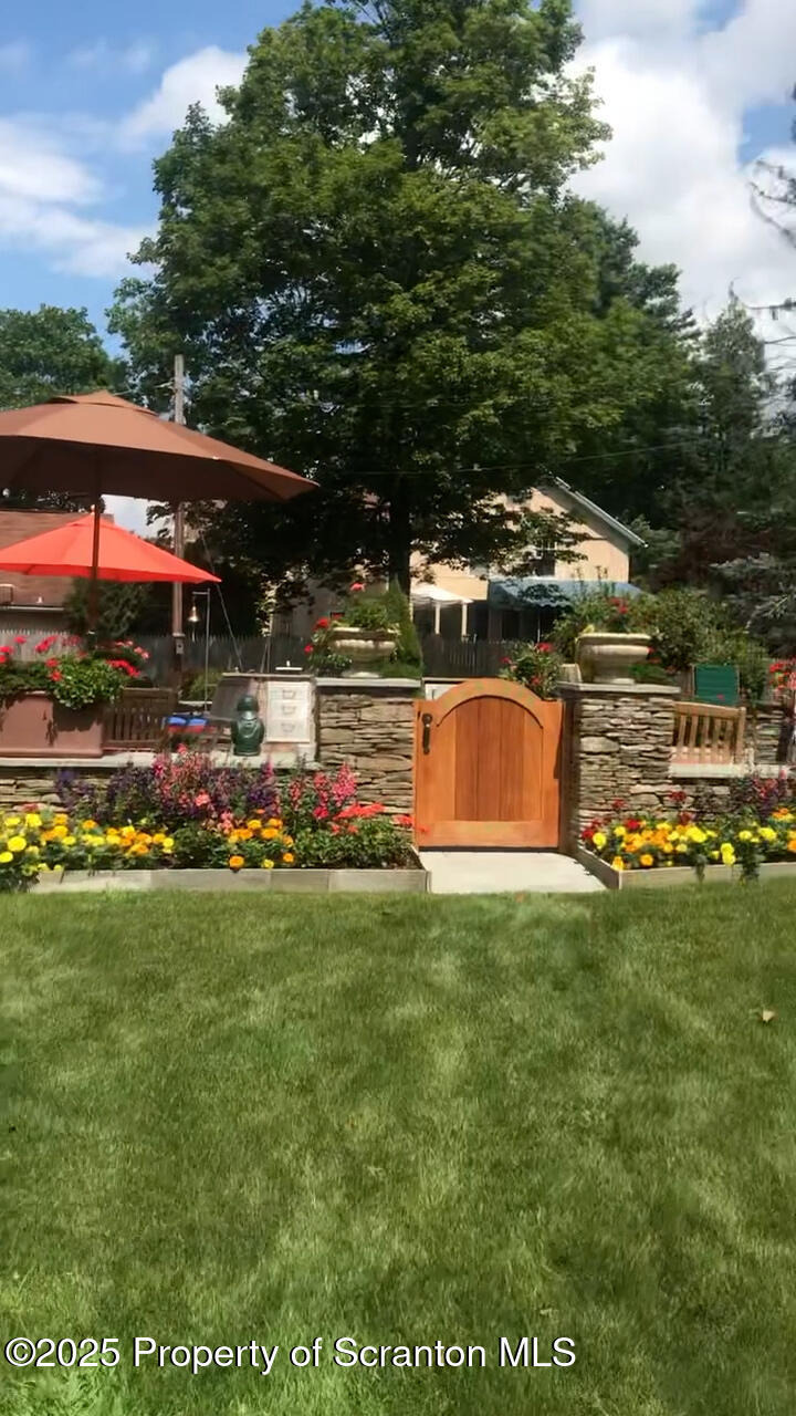 Abington Rd, Clarks Green, PA 18411