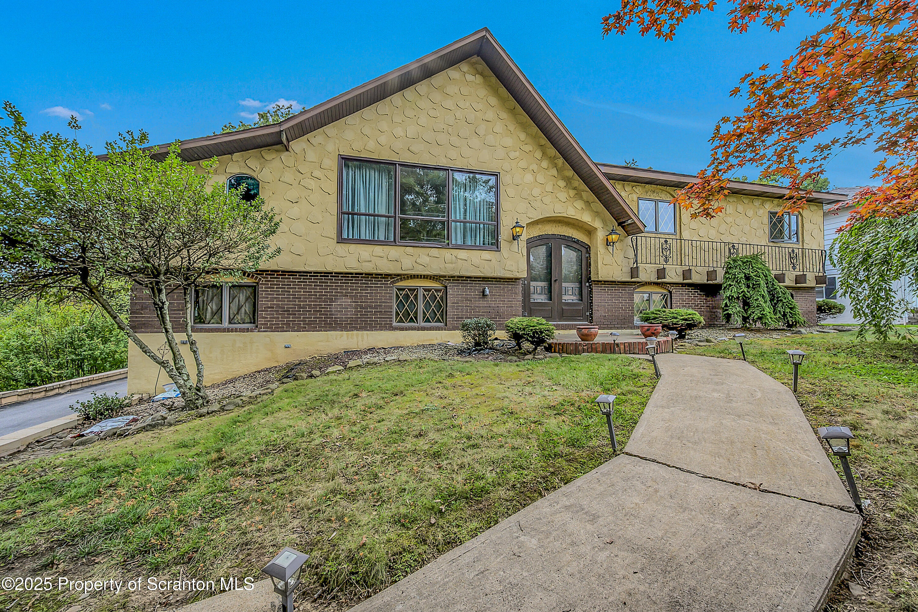 Oak St, Taylor, PA 18517 #1