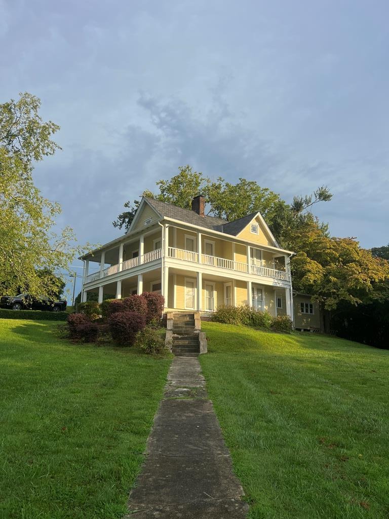 Mckinney St, Blue Ridge, GA 30513