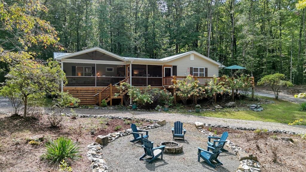 Walnut Ln, Blue Ridge, GA 30513