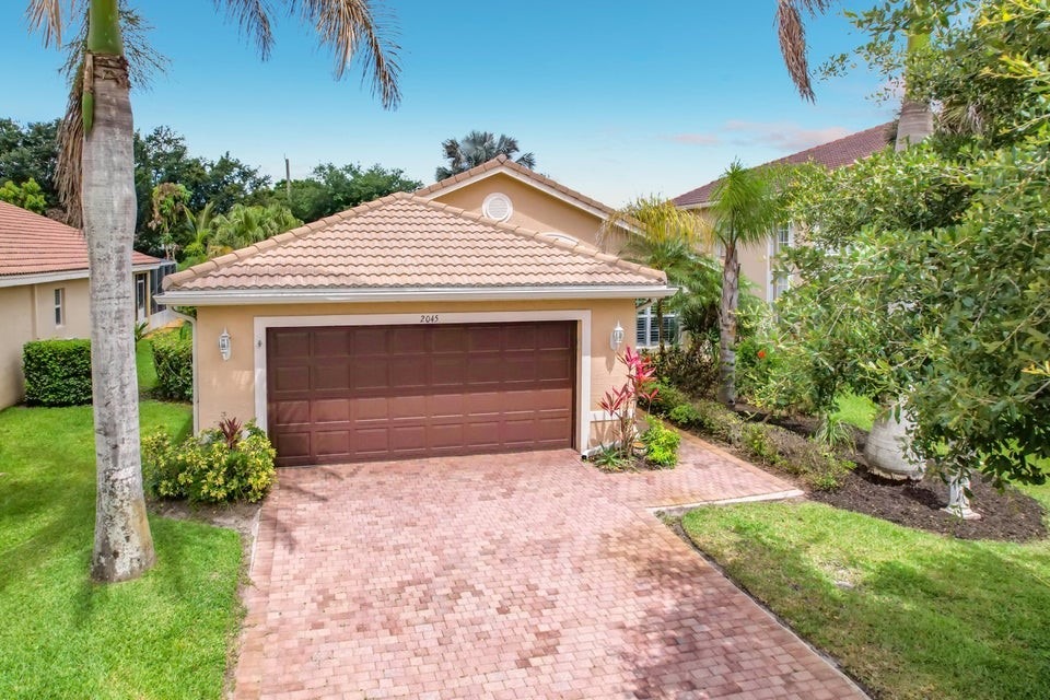 Grey Falcon Cir, Vero Beach, FL 32962