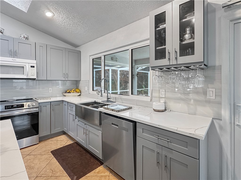 Hinchman Ave, Sebastian, FL 32958