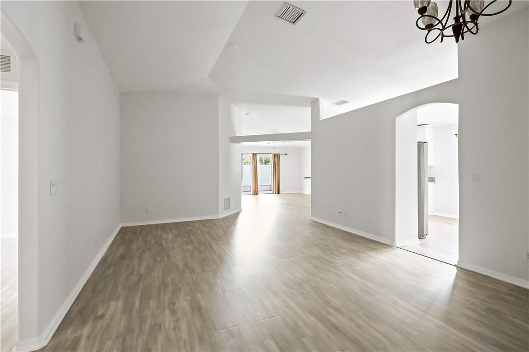 Greenleaf Cir, Vero Beach, FL 32960