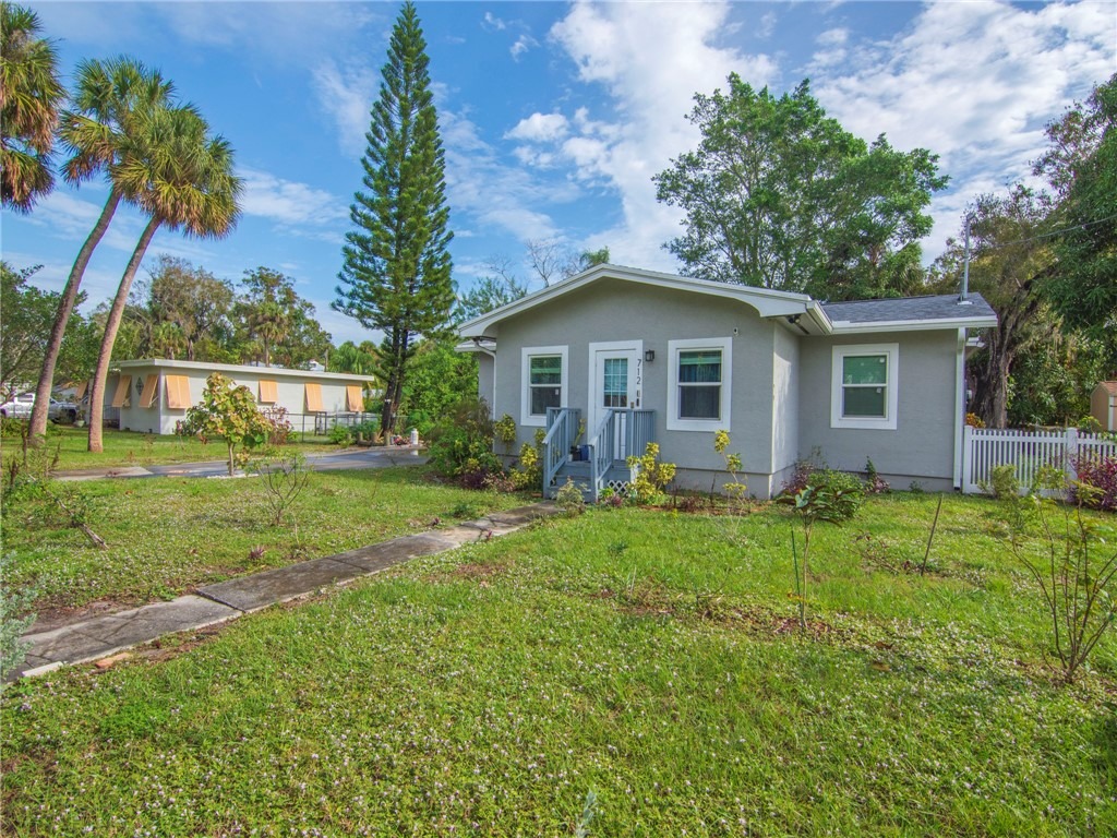 9th St, Fort Pierce, FL 34950