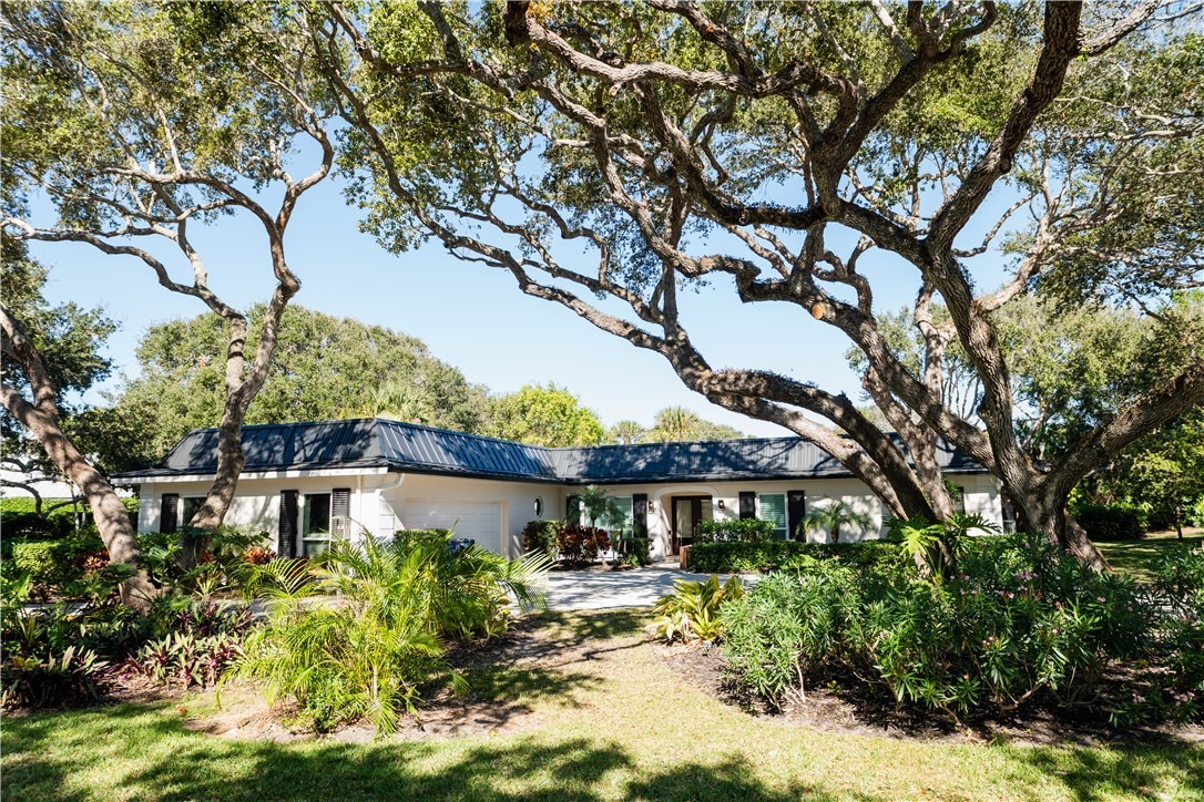 Pebble Bay Cir, Vero Beach, FL 32963