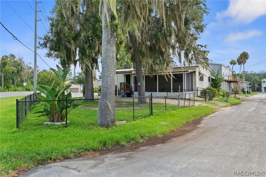Hadley Ct, Homosassa, FL 34448