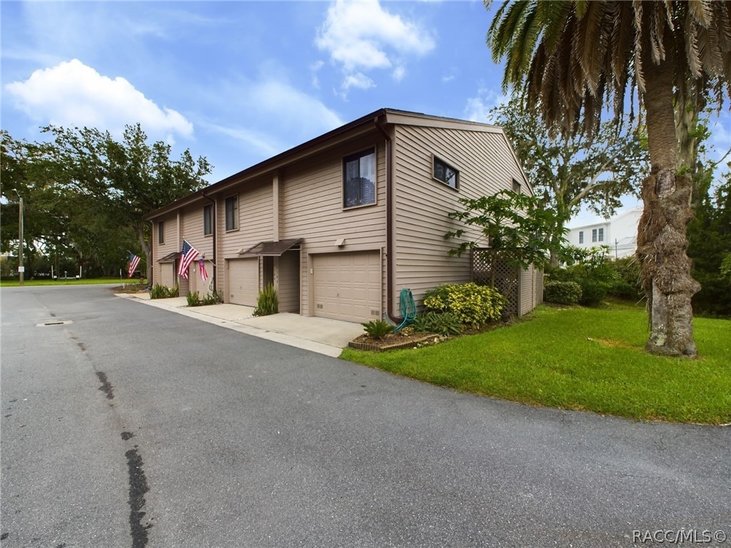 Gray Pelican Way, Homosassa, FL 34448