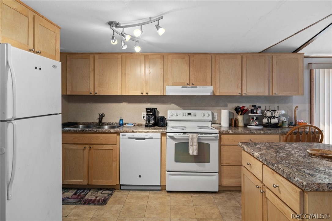 Otter St, Homosassa, FL 34446 #1