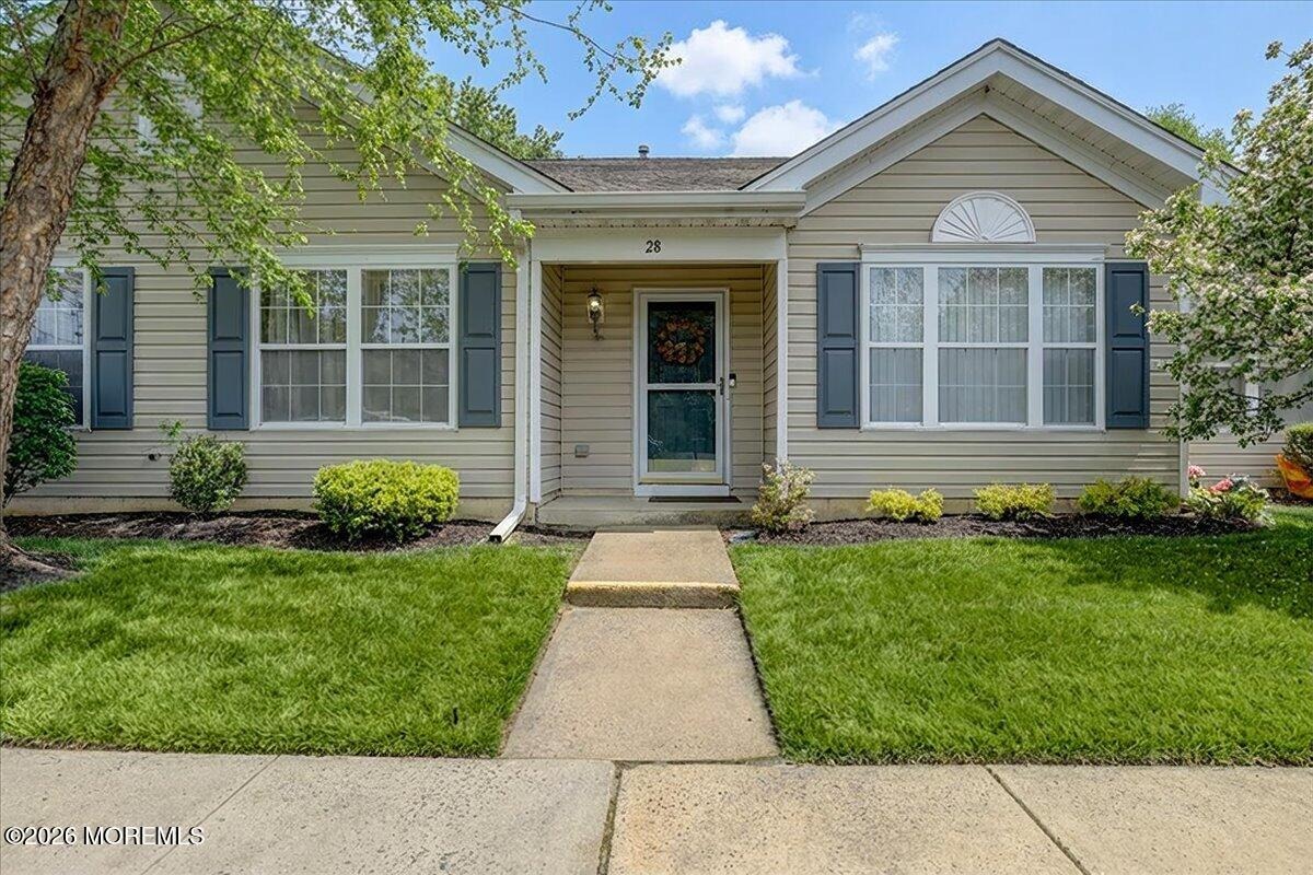 Golden Willows Ave, Lakewood, NJ 08701