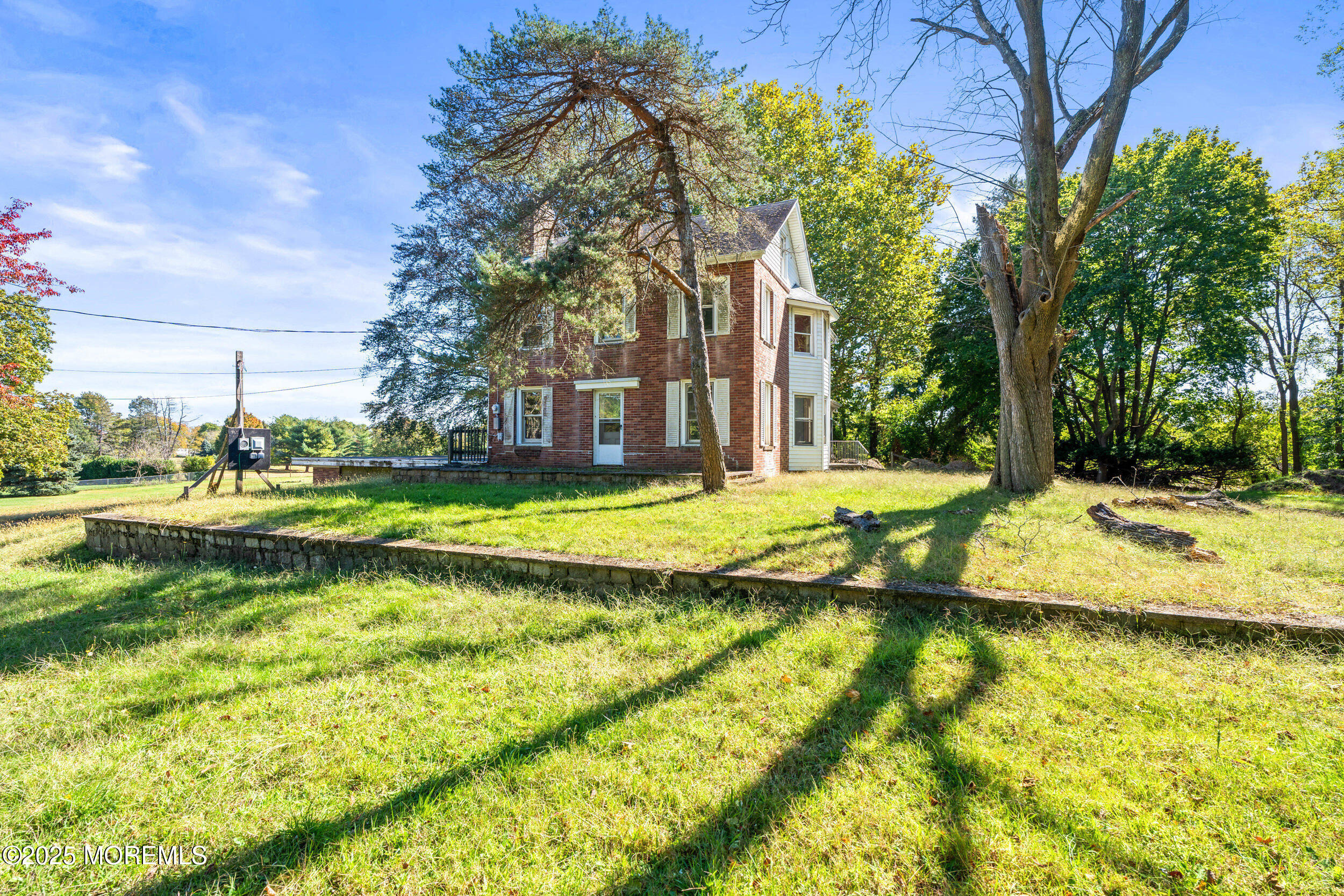 Reynolds Dr, Eatontown, NJ 07724