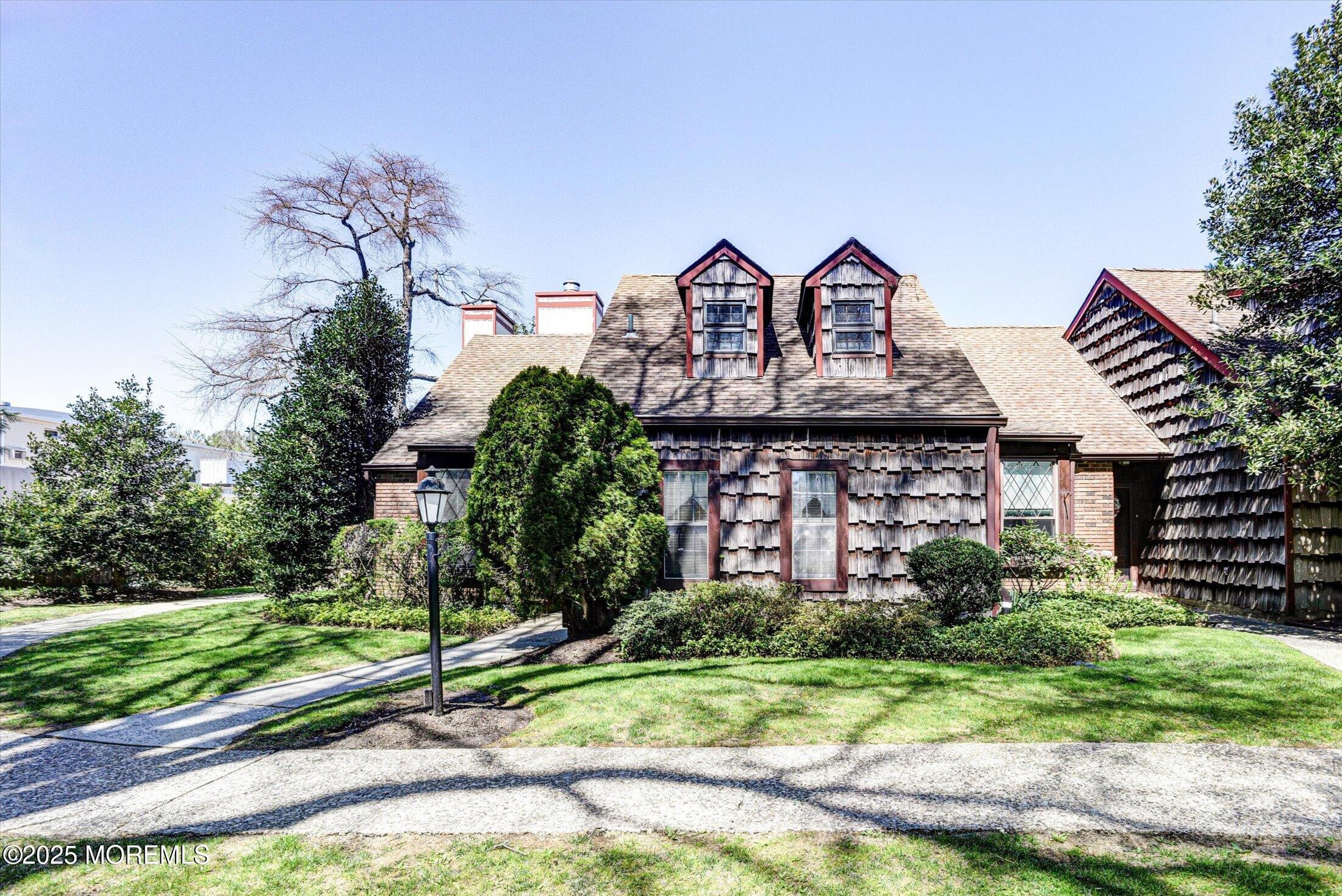 Cheshire Sq, Little Silver, NJ 07739