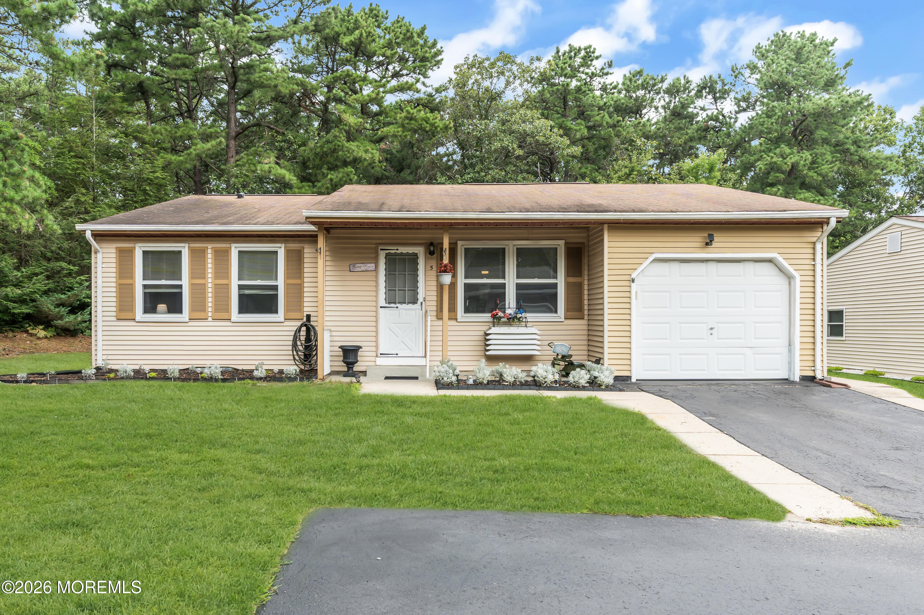 Natick Ln, Whiting, NJ 08759