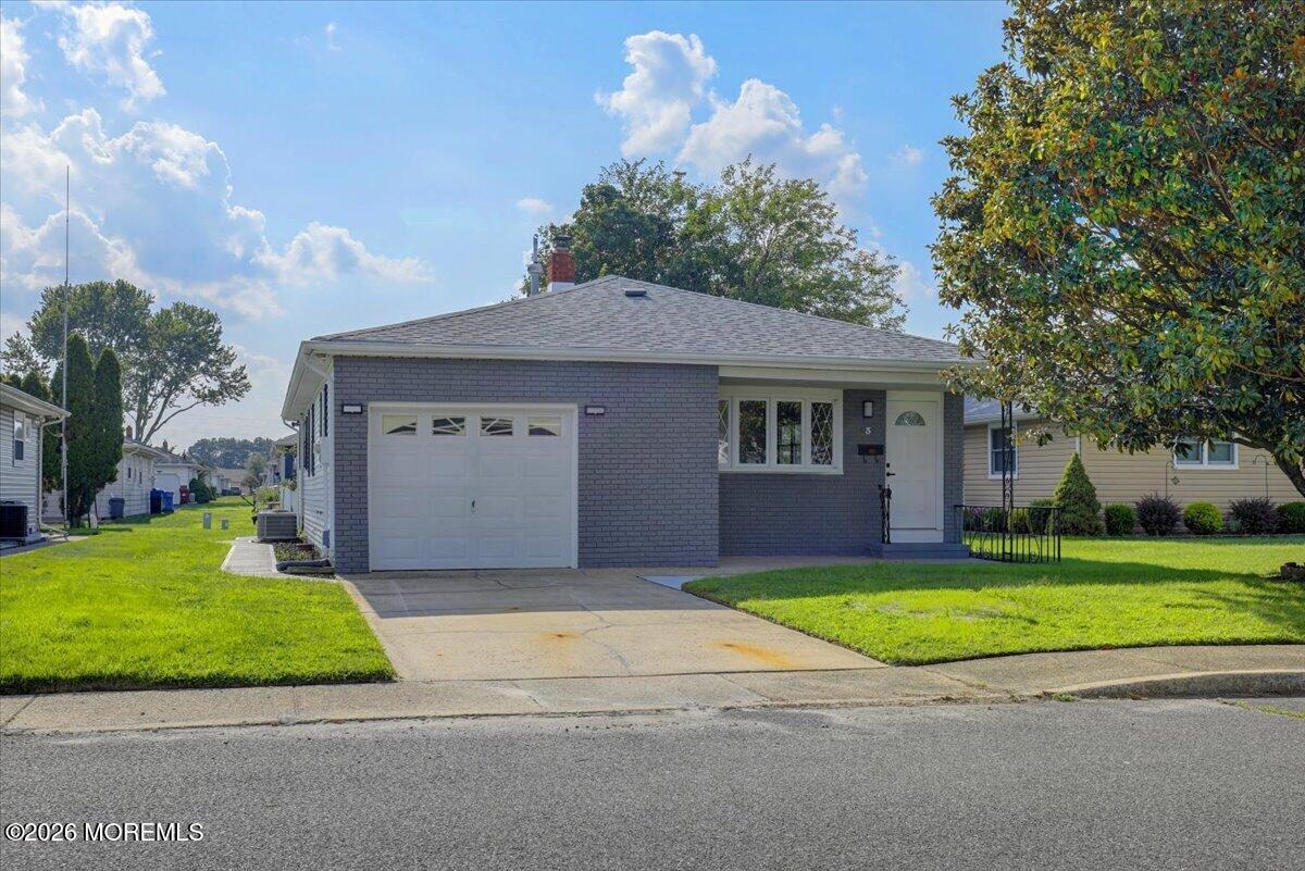 Montego St, Toms River, NJ 08757