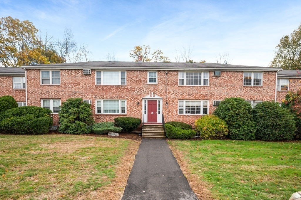 Myles Standish Dr, Haverhill, MA 01835