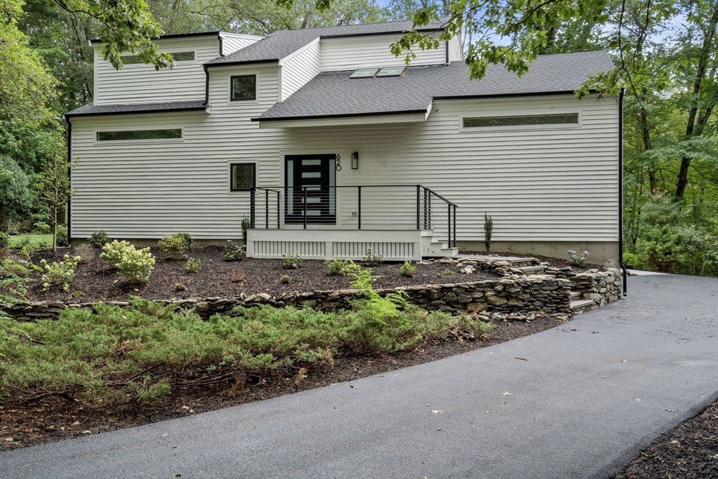 South Ave, Weston, MA 02493