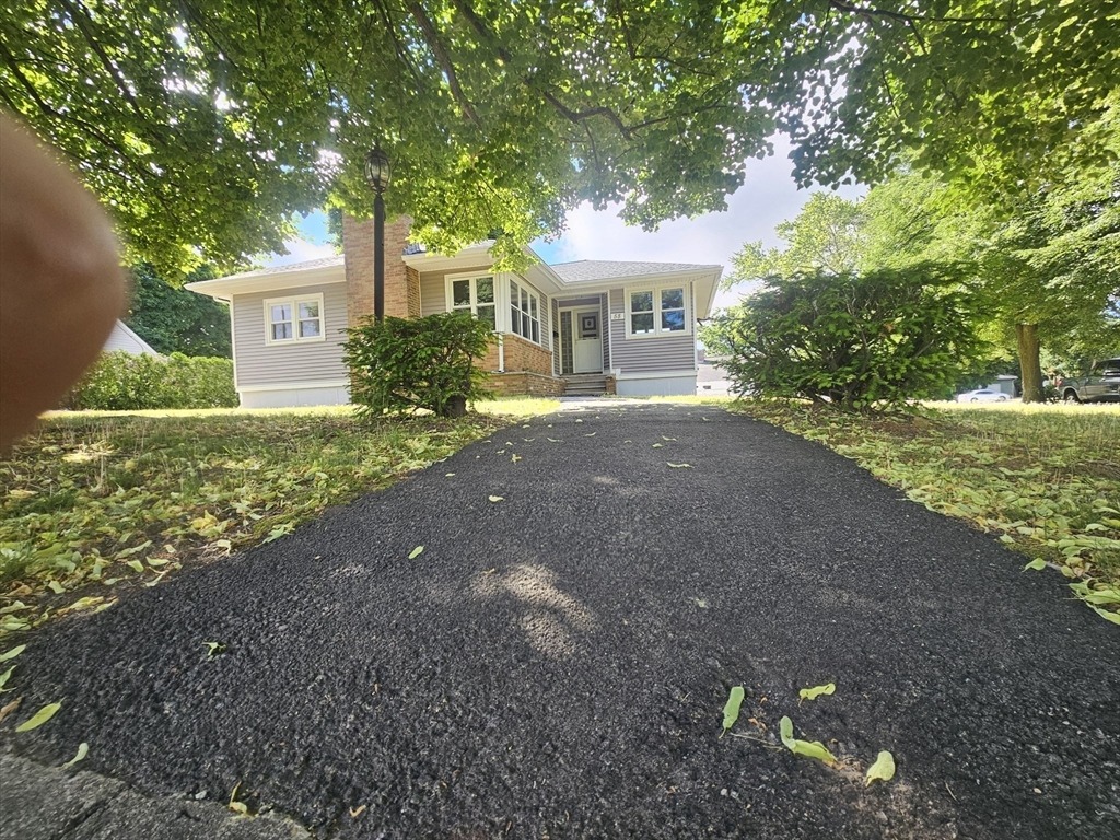 Louisberg St, Lawrence, MA 01843