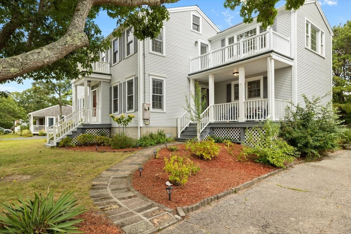 Niagara Ln, West Yarmouth, MA 02673