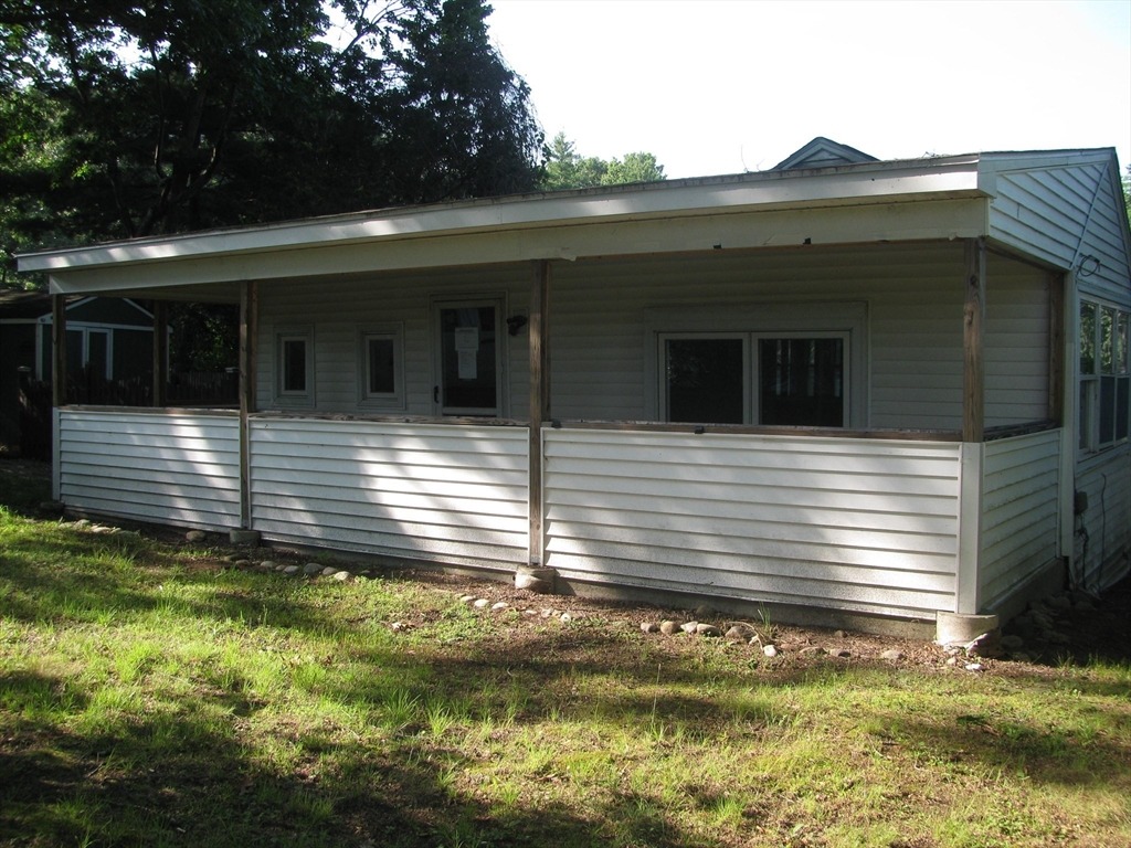 Lake Ave, Southwick, MA 01077