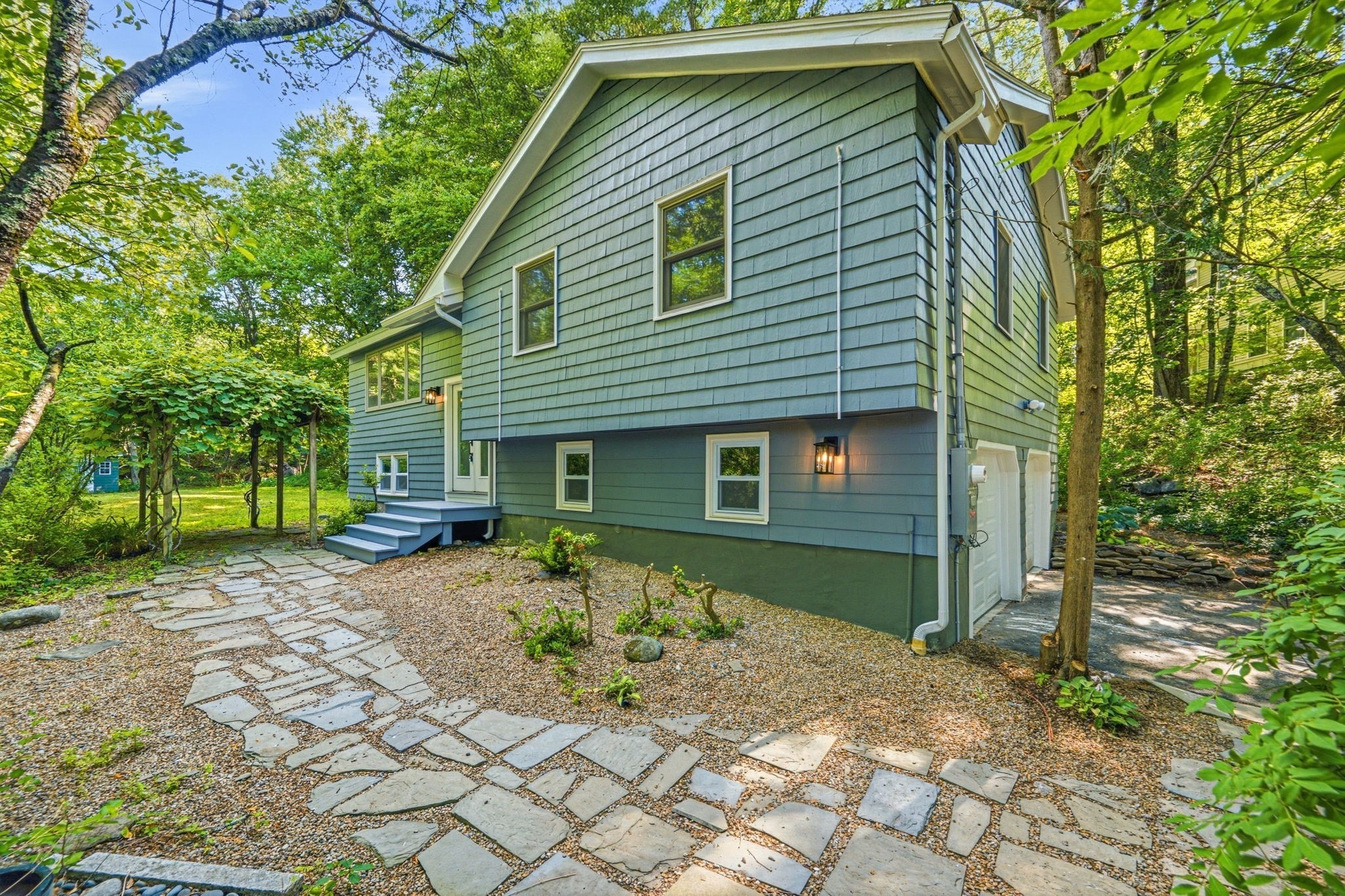 Hillcrest Dr, Acton, MA 01720