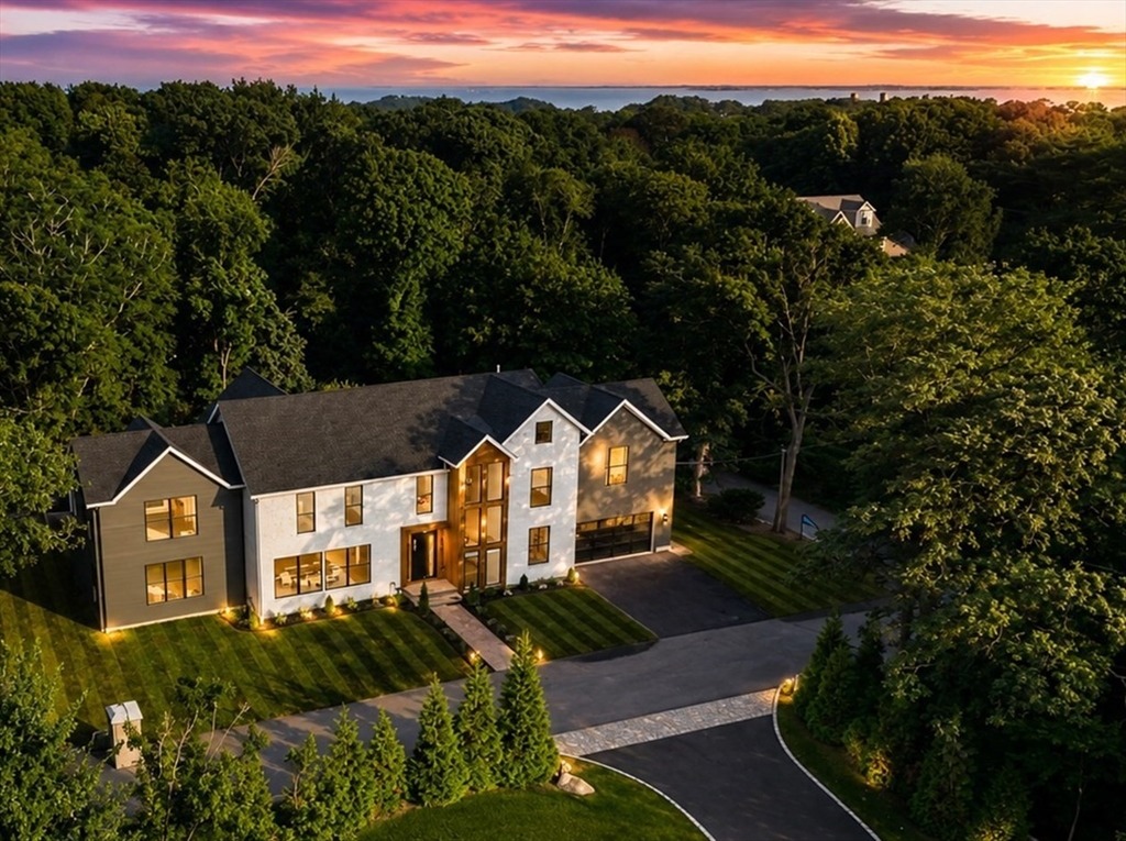 Pleasant St, Nahant, MA 01908