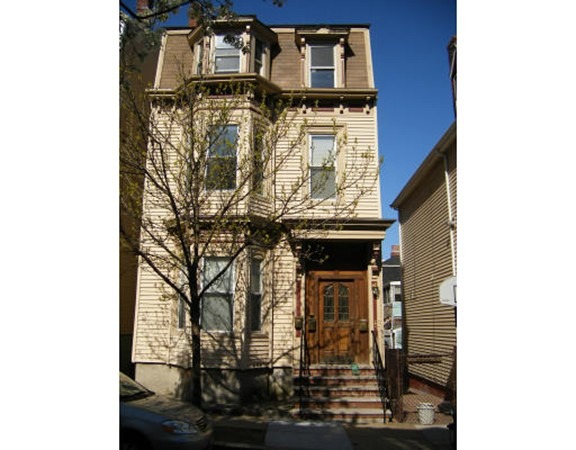 Gates St, South Boston, MA 02127