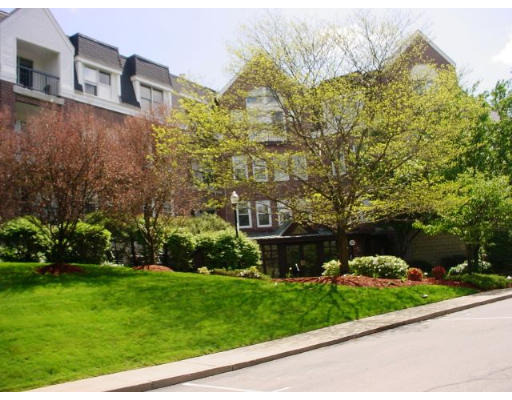 Anderer Ln, West Roxbury, MA 02132