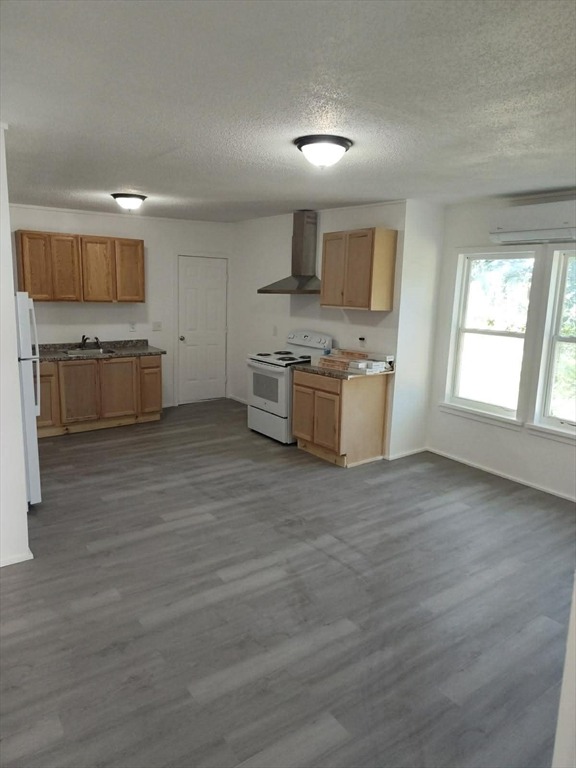 Wallace Pl, Pittsfield, MA 01201