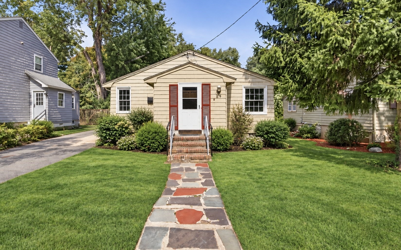 Grapevine Ave, Lexington, MA 02421